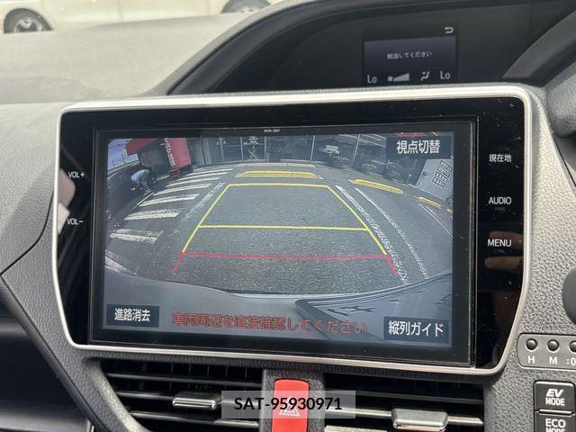 Toyota NOAH HYBRID 2018-02 330835-11