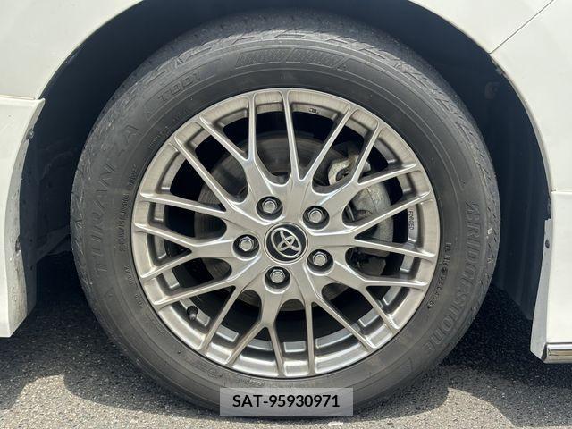 Toyota NOAH HYBRID 2018-02 330835-9