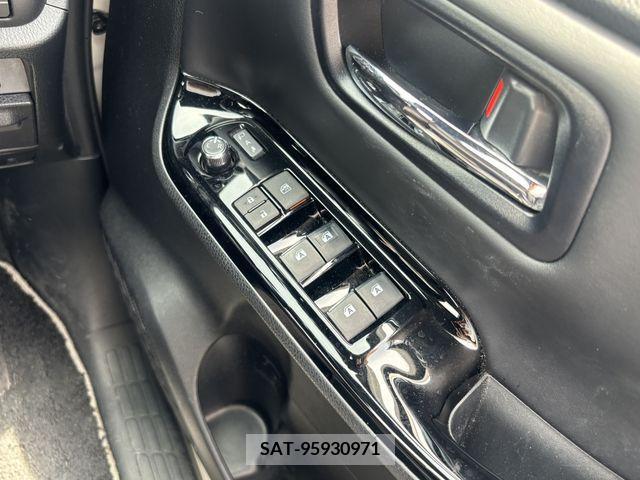 Toyota NOAH HYBRID 2018-02 330835-21