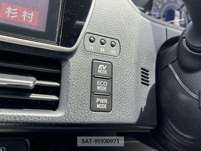 Toyota NOAH HYBRID 2018-02 330835-20