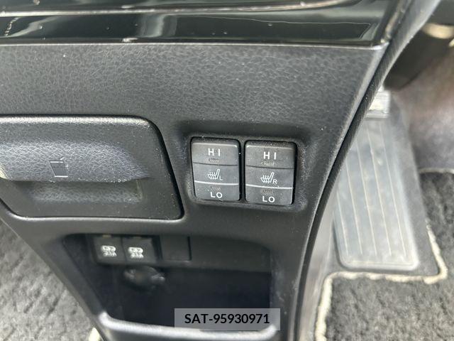 Toyota NOAH HYBRID 2018-02 330835-19