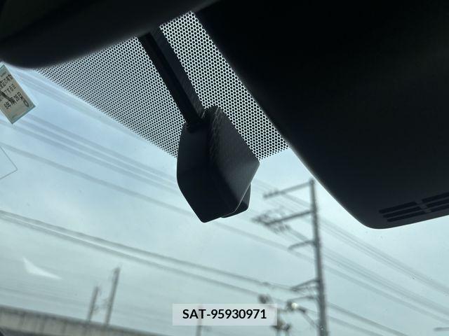 Toyota NOAH HYBRID 2018-02 330835-18