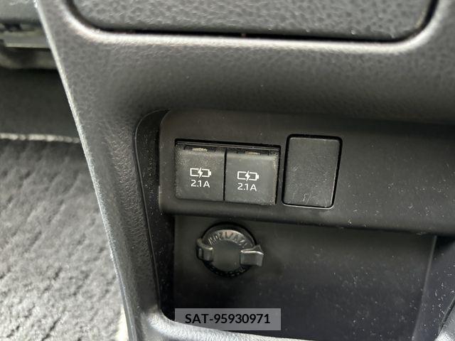 Toyota NOAH HYBRID 2018-02 330835-16