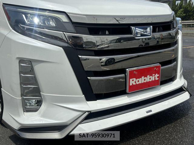 Toyota NOAH HYBRID 2018-02 330835-3