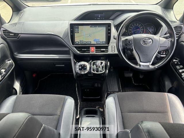 Toyota NOAH HYBRID 2018-02 330835-1