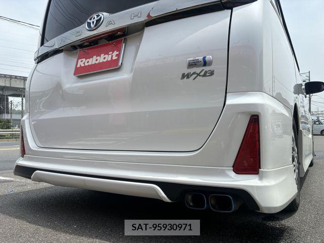 Toyota NOAH HYBRID 2018-02 330835-5