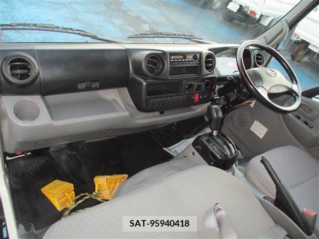 Hino DUTRO 2013-05 207997-22