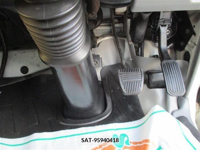 Hino DUTRO 2013-05 207997-12