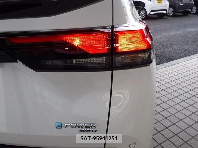 Nissan NOTE 2023-10 330496-4