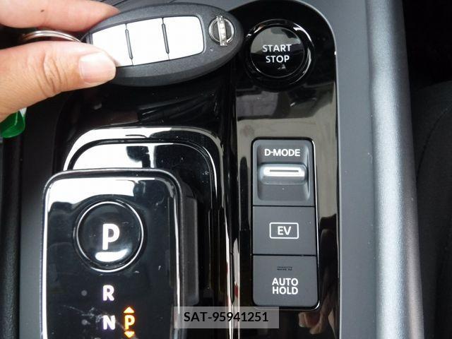Nissan NOTE 2023-10 330496-11