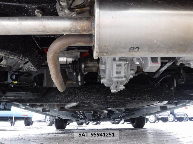 Nissan NOTE 2023-10 330496-18