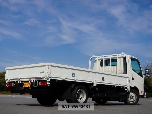 Hino DUTRO 2017-12 212401-1