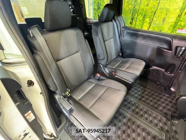 Toyota VOXY 2018-02 321580-9