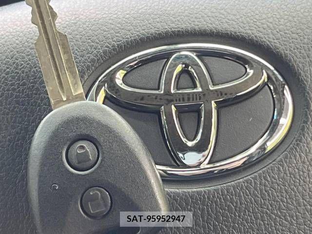 Toyota PIXIS VAN 2021-04 330051-7