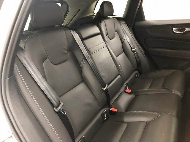 Volvo XC60 2019-03 9243-9