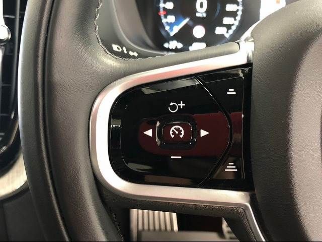 Volvo XC60 2019-03 9243-4
