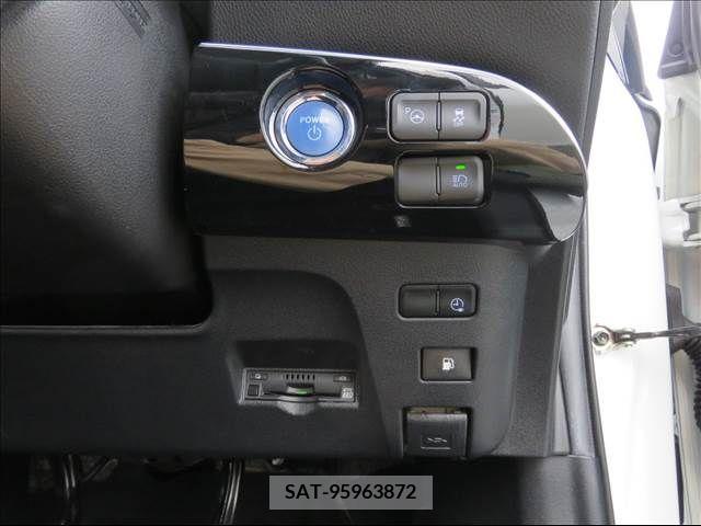 Toyota PRIUS PHV 2018-10 255782-13
