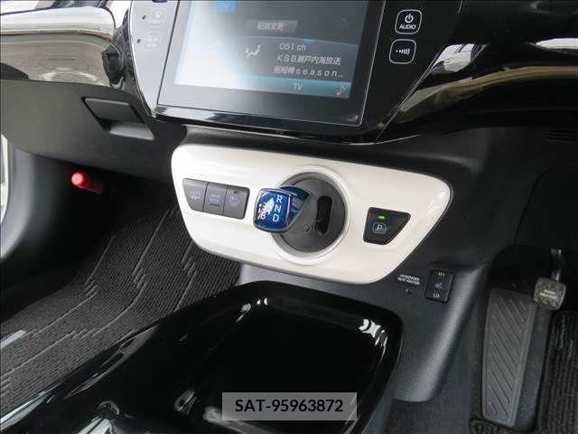 Toyota PRIUS PHV 2018-10 255782-11