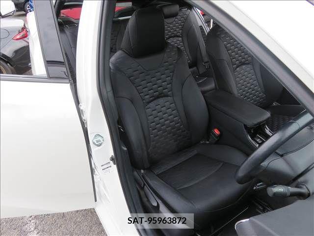 Toyota PRIUS PHV 2018-10 255782-16
