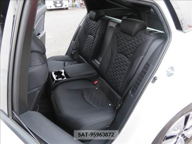 Toyota PRIUS PHV 2018-10 255782-17