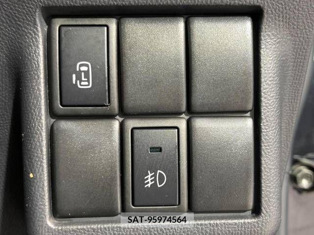 Nissan ROOX 2011-09 388504-3