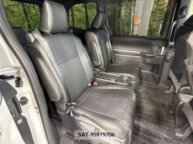 Toyota VOXY 2023-03 394951-8