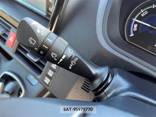 Toyota VOXY HYBRID 2019-03 370578-27