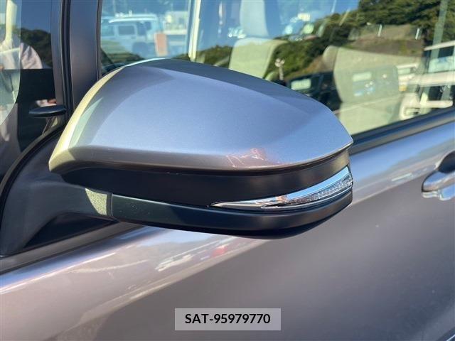 Toyota VOXY HYBRID 2019-03 370578-16