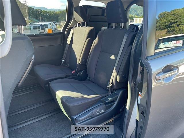 Toyota VOXY HYBRID 2019-03 370578-3