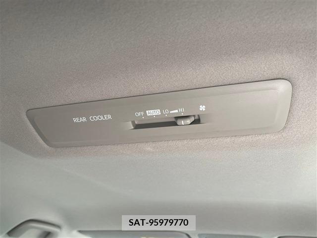 Toyota VOXY HYBRID 2019-03 370578-23