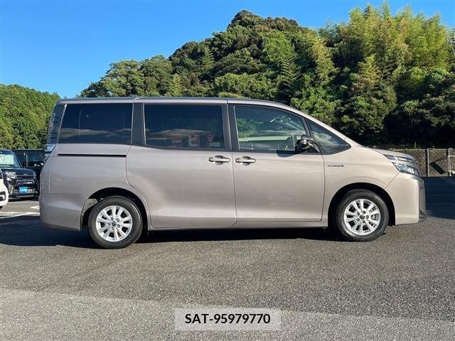 Toyota VOXY HYBRID 2019-03 370578-11