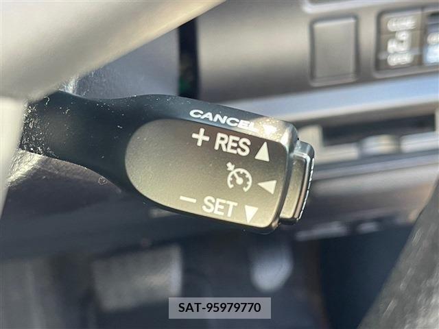 Toyota VOXY HYBRID 2019-03 370578-29