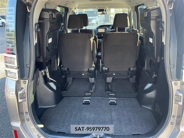 Toyota VOXY HYBRID 2019-03 370578-19