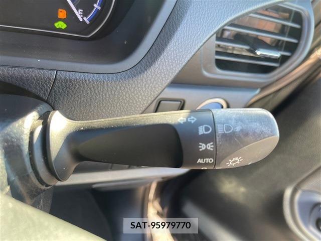 Toyota VOXY HYBRID 2019-03 370578-28