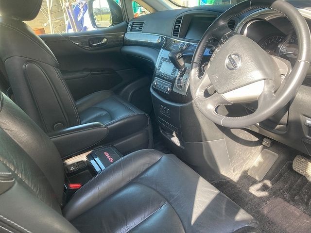 Nissan ELGRAND 2013-07 3896-1