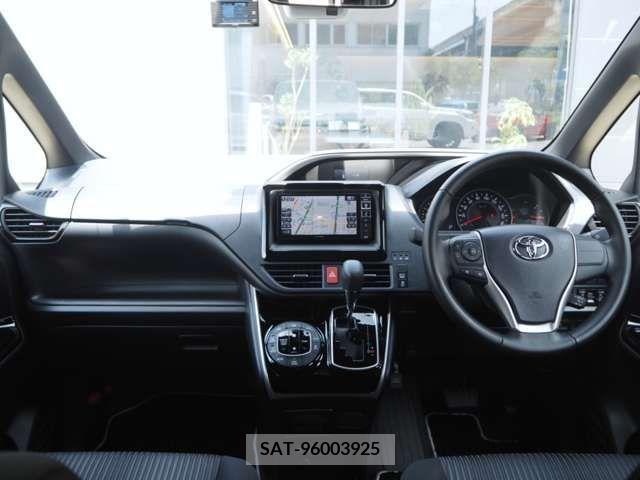 Toyota VOXY 2019-04 321608-12
