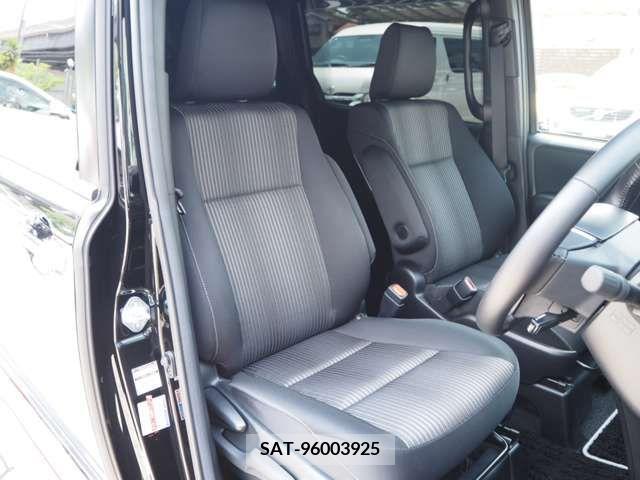 Toyota VOXY 2019-04 321608-7
