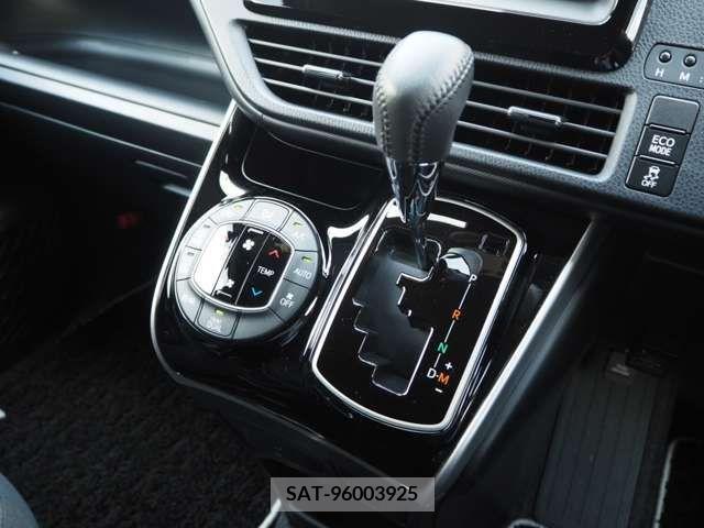 Toyota VOXY 2019-04 321608-14