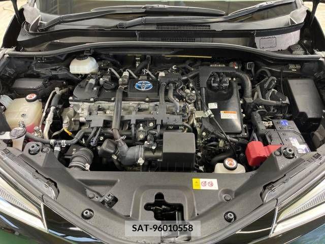 Toyota C-HR 2018-11 331387-18