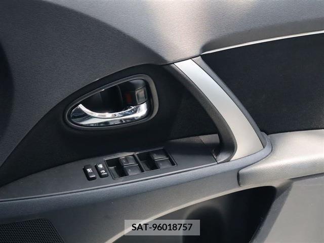 Toyota AVENSIS WAGON 2013-09 395821-5