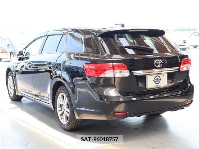 Toyota AVENSIS WAGON 2013-09 395821-22