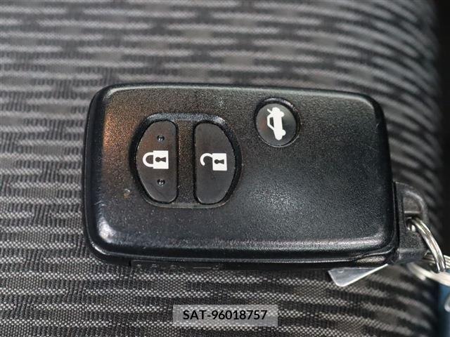 Toyota AVENSIS WAGON 2013-09 395821-16