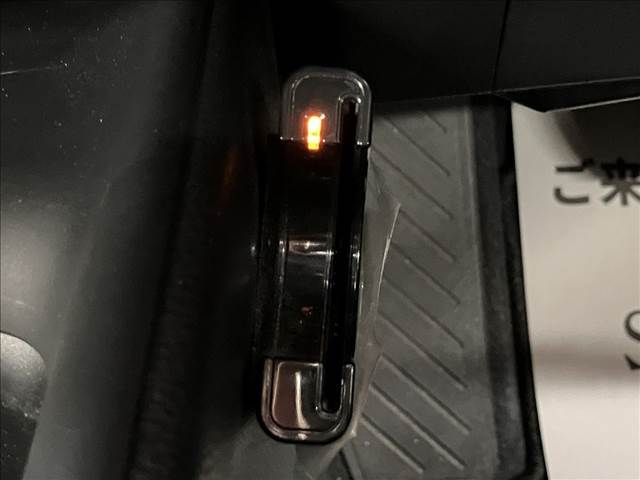 Toyota C-HR 2017-02 6857-10