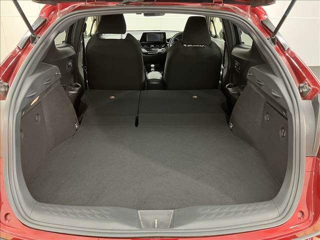 Toyota C-HR 2017-02 6857-13
