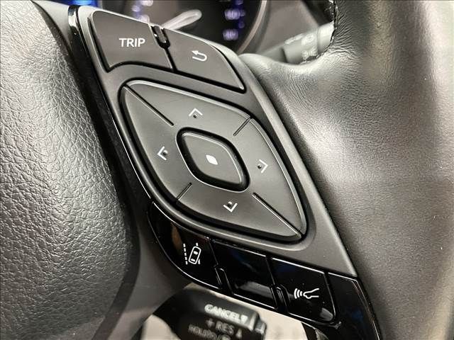 Toyota C-HR 2017-02 6857-6