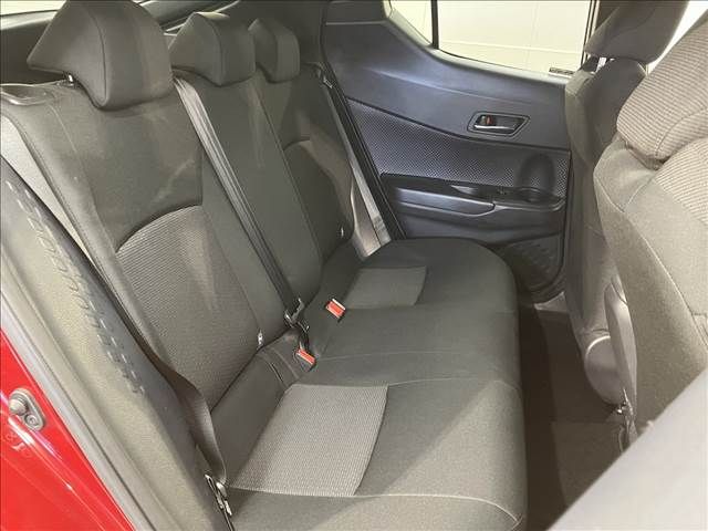 Toyota C-HR 2017-02 6857-12