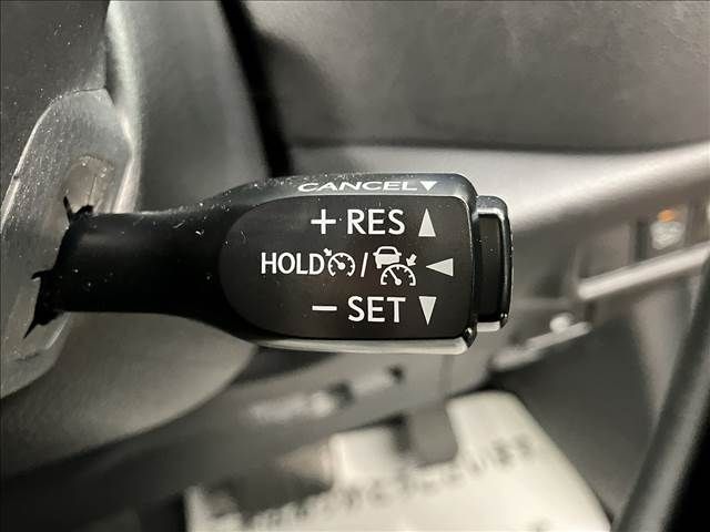 Toyota C-HR 2017-02 6857-5