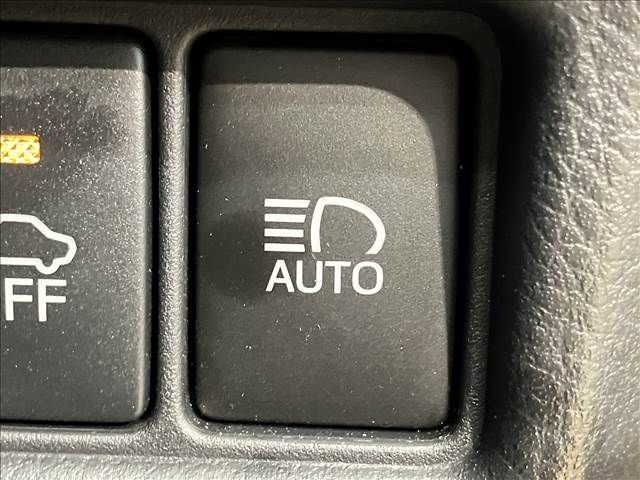 Toyota C-HR 2017-02 6857-7