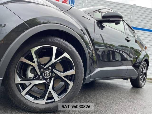 Toyota C-HR 2018-11 386683-13