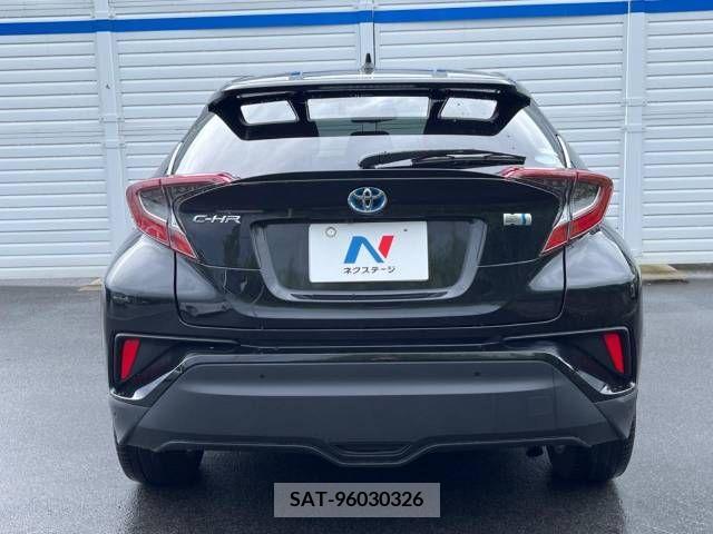 Toyota C-HR 2018-11 386683-15